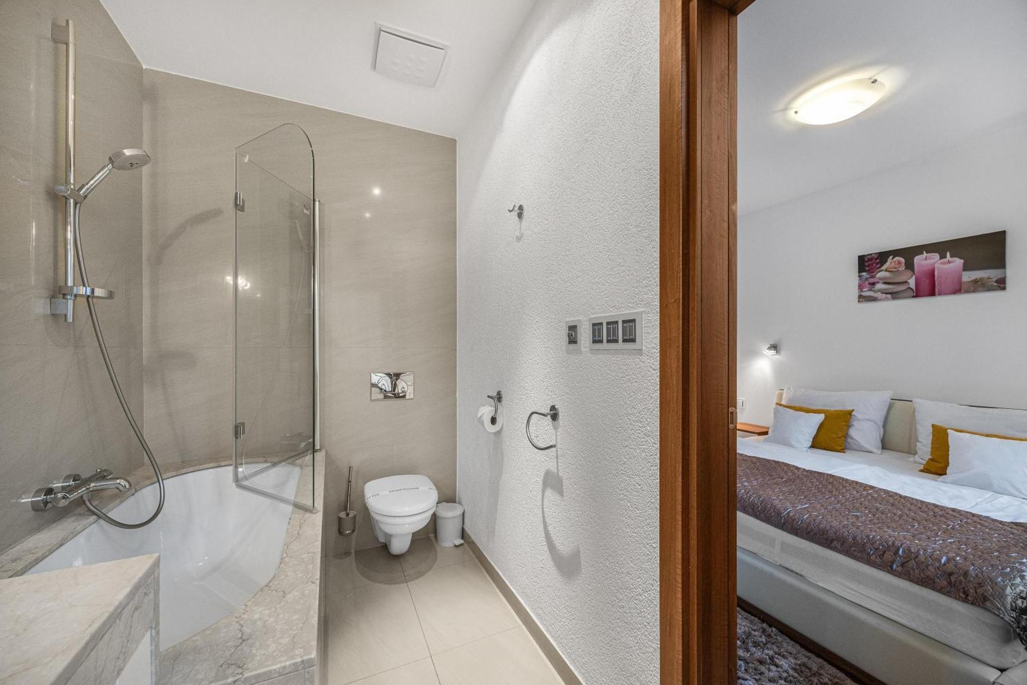 Revon Business Apartment 48 Dunajska Братислава Екстериор снимка
