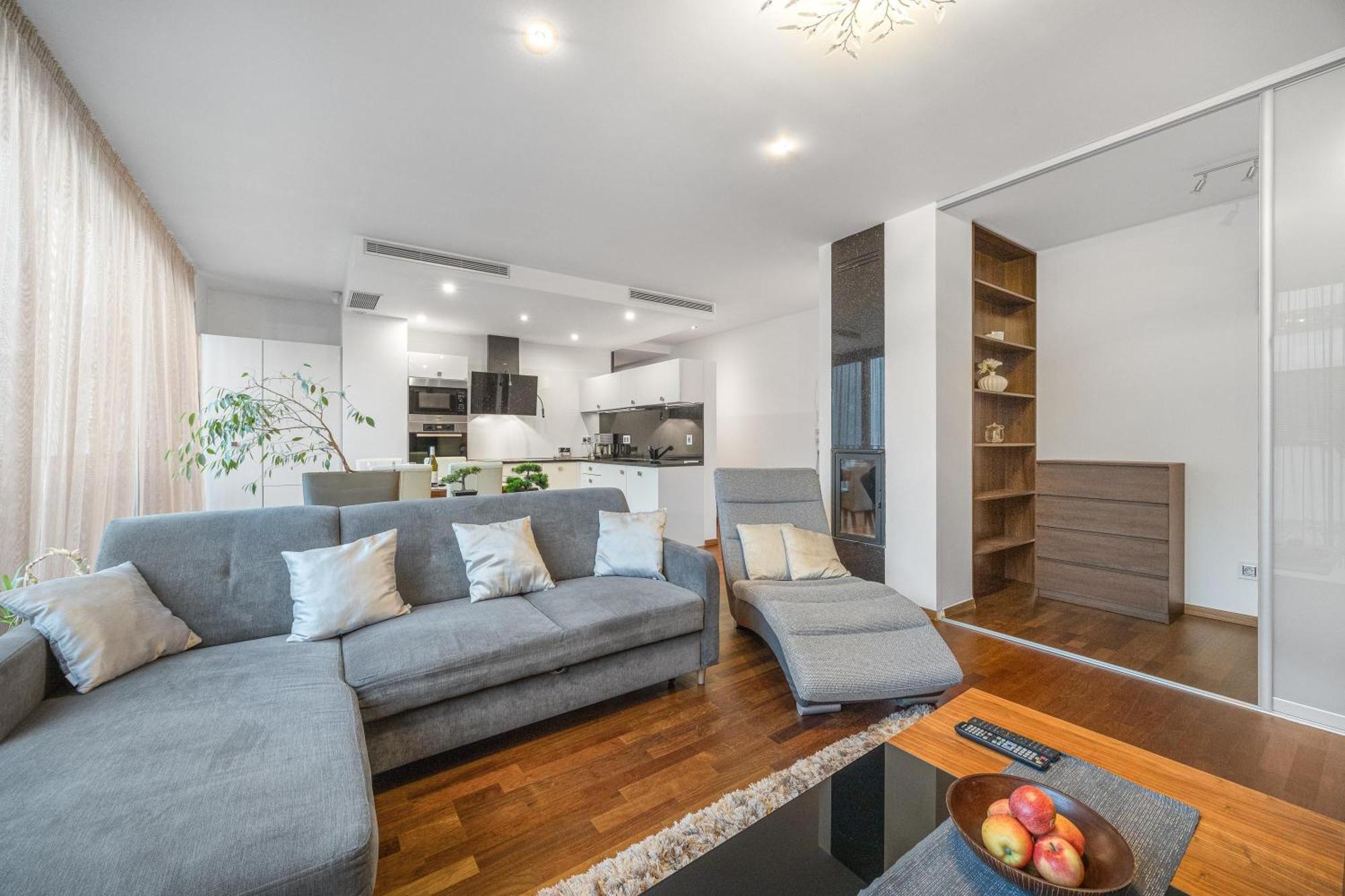 Revon Business Apartment 48 Dunajska Братислава Екстериор снимка